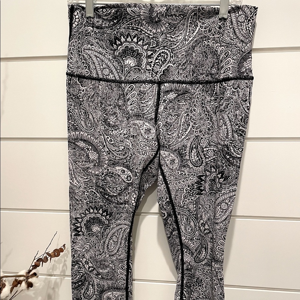 Lululemon wonder under crop high rise